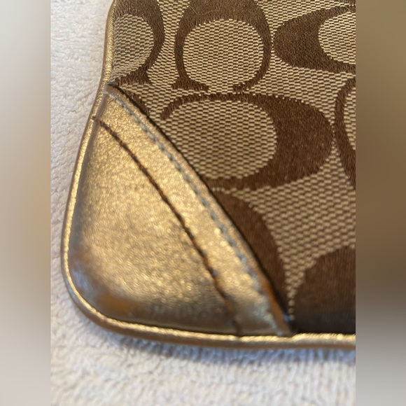 Coach Wristlet Vintage Classic Design - Picture 11 of 12